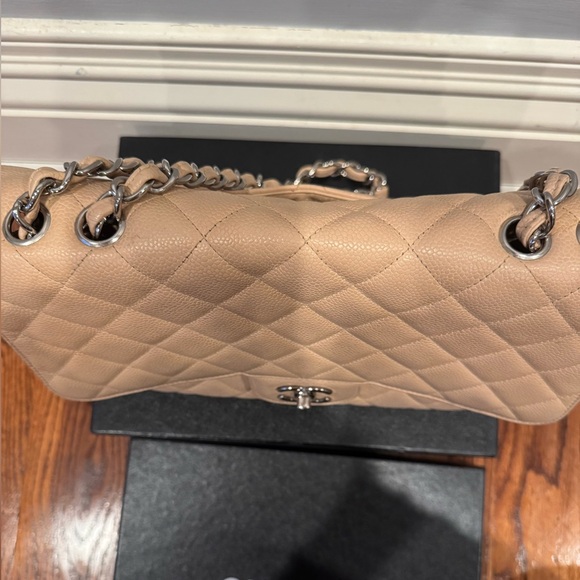 Chanel Jumbo Classic Flap, Amazing Condition! - Picture 3 of 8